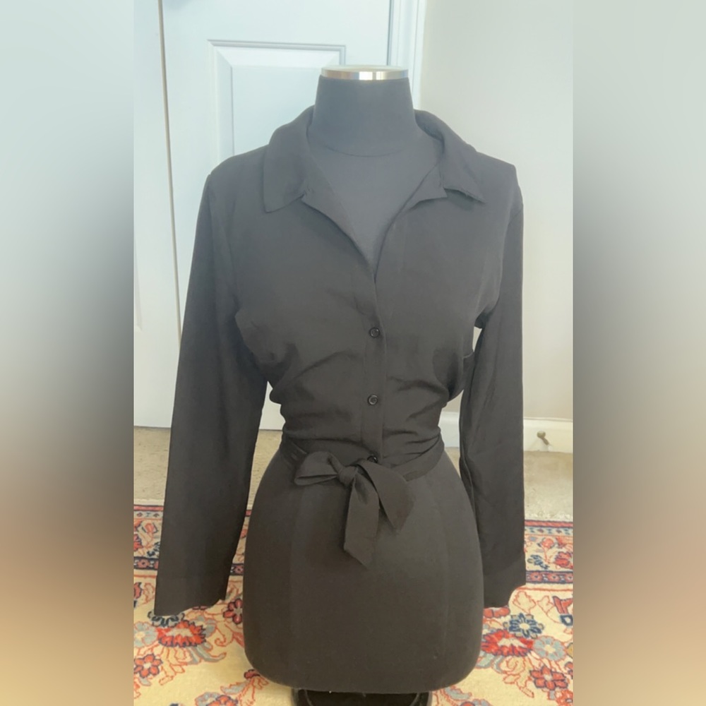 This top has only been worn 1 time, it was too big for me!